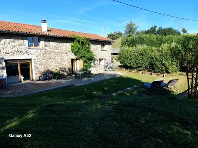 Jardin de l'établissement Les coqs de Mirebois ,Maison de campagne de 200 M2 pour 10 Personnes