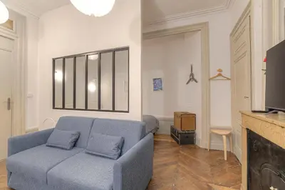 Télévision ou salle de divertissement dans l'établissement Cosy et Typique à Cordeliers