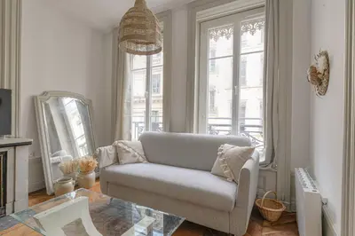 Coin salon dans l'établissement Charmant et Chaleureux à Cordeliers