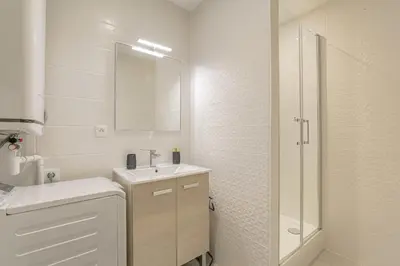Salle de bains dans l'établissement Caractère et Charmant à Cordeliers