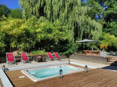 Piscine de l'établissement Maison Lili Paradis ou située à proximité