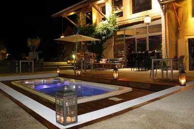 Piscine de l'établissement Maison Lili Paradis ou située à proximité