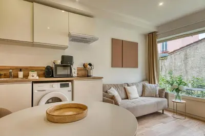 Cuisine ou kitchenette dans l'établissement L’Epicéa - RDJ duplex proche métrohôpital