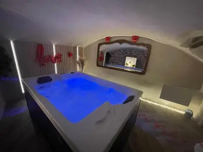 Plan de l'établissement Love room chambre romantique avec Jacuzzi