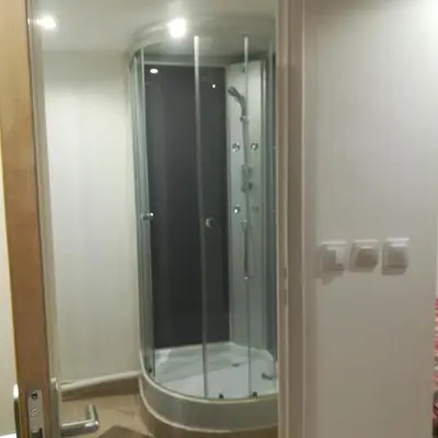 Salle de bains dans l'établissement Studio Dépendance Maison, 5 MNT GARE & TRAM
