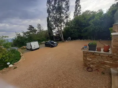 Jardin de l'établissement Maison médiévale Beaujolaise 17e siècle Authenticité Calme
