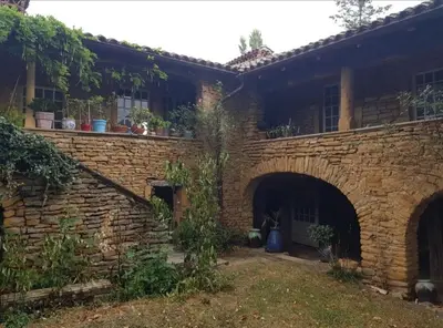 Plan de l'établissement Maison médiévale Beaujolaise 17e siècle Authenticité Calme