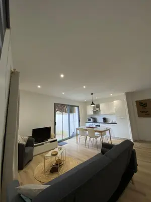 Télévision ou salle de divertissement dans l'établissement La Maisonnette de Curis