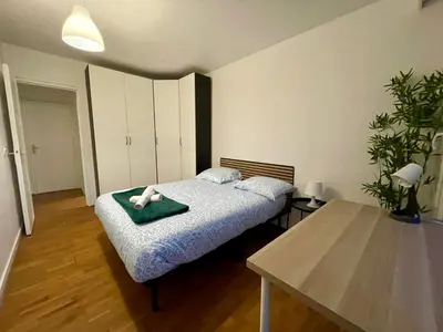 Un ou plusieurs lits dans un hébergement de l'établissement BnGo I Le Spacieux I 12 personnes, 5 chambres, 2 salle de bain, parking privé, WC séparé, Wifi