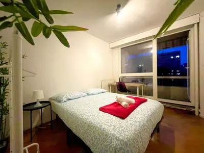 Un ou plusieurs lits dans un hébergement de l'établissement BnGo I Le Spacieux I 12 personnes, 5 chambres, 2 salle de bain, parking privé, WC séparé, Wifi