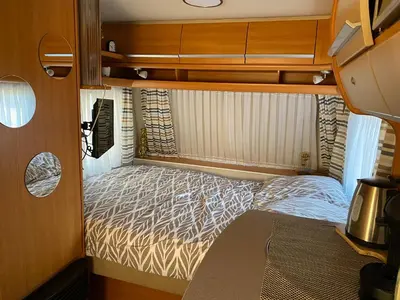 Un ou plusieurs lits dans un hébergement de l'établissement La Croisée, Caravane avec toilette et lavabo - particulier