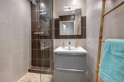 Salle de bains dans l'établissement La Cabane de Masséna