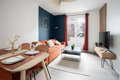 Coin salon dans l'établissement L'Abri Citadin - Deux chambres