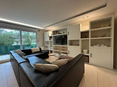 Plan de l'établissement Modern T3 renovated with new pool terrace and box