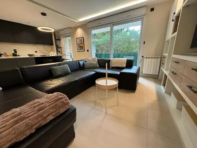 Plan de l'établissement Modern T3 renovated with new pool terrace and box
