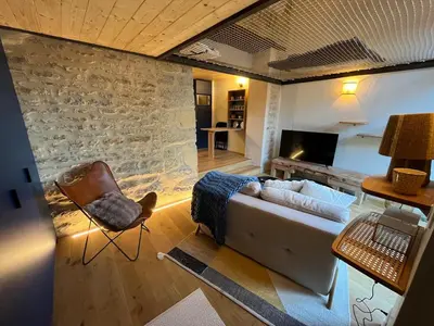 Télévision ou salle de divertissement dans l'établissement Charmant Duplex