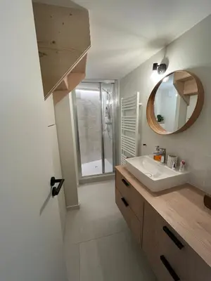 Salle de bains dans l'établissement Charmant Duplex