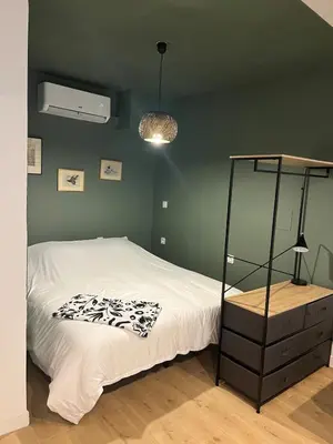 Un ou plusieurs lits dans un hébergement de l'établissement Studio climatisé