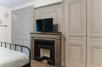 Télévision ou salle de divertissement dans l'établissement Lafayette Bohème chic