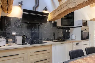 Cuisine ou kitchenette dans l'établissement L'élégance aux Ponts Tarrets