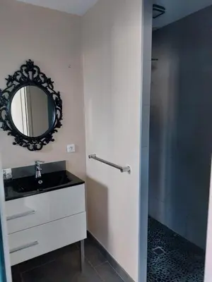 Plan de l'établissement Studio équipé de 30m2 - 6 min à pieds de CHU et faculté de médecine