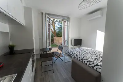 Un ou plusieurs lits dans un hébergement de l'établissement Studio cosy avec jardin privatif proche transport