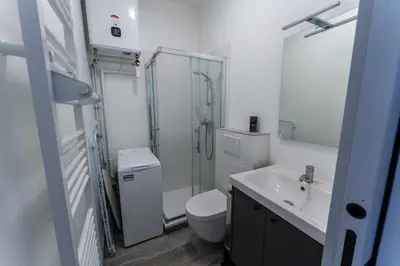 Salle de bains dans l'établissement Studio cosy avec jardin privatif proche transport