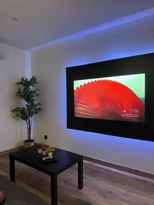 Télévision ou salle de divertissement dans l'établissement joli appartement T4