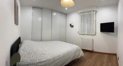 Un ou plusieurs lits dans un hébergement de l'établissement joli appartement T4