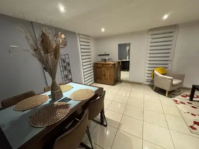 Coin salon dans l'établissement Tiny house 3 terrasse-parking Groupama Stadium LDLCArena