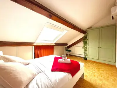 Un ou plusieurs lits dans un hébergement de l'établissement BnGo I Le Spacieux I 9 personnes, Climatisation, Parking gratuit, 3 chambres, 6 lits, Gare PartDieu, Centre de Lyon