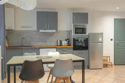 Cuisine ou kitchenette dans l'établissement Le Rempart, Appartement Proche Lyon & Villefranche