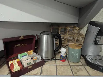 Plateau bouilloire dans l'établissement Le nid des voyageurs, Maison de vacances familiale