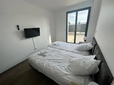 Un ou plusieurs lits dans un hébergement de l'établissement Maison 70 avec 8 chambres lechaffardcom