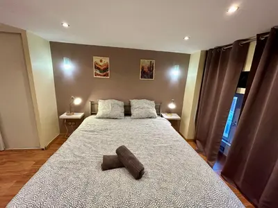 Un ou plusieurs lits dans un hébergement de l'établissement Appartement 2 chambres - proche Métro à 10min de Bellecour