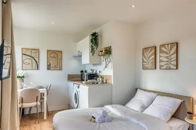 Cuisine ou kitchenette dans l'établissement La Suite Crème - Métro D - Gare de Vénissieux