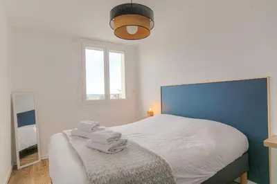 Un ou plusieurs lits dans un hébergement de l'établissement L'Escale, Appartement 2 chambres avec Balcon, Villefranche