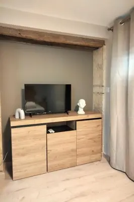 Télévision ou salle de divertissement dans l'établissement Gîte de Briante