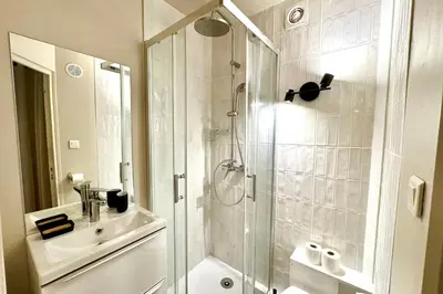 Salle de bains dans l'établissement Little Italy - Studio fourvière - quais de saône Lyon 9