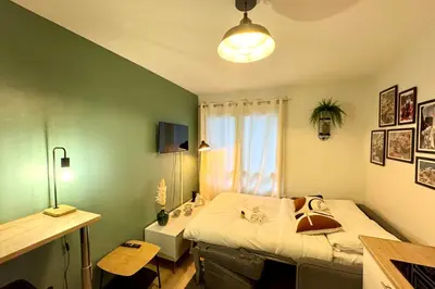 Un ou plusieurs lits dans un hébergement de l'établissement Little Italy - Studio fourvière - quais de saône Lyon 9