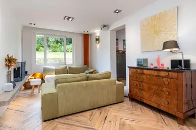Coin salon dans l'établissement La clarté - wonderful refurbish home with garden and pool