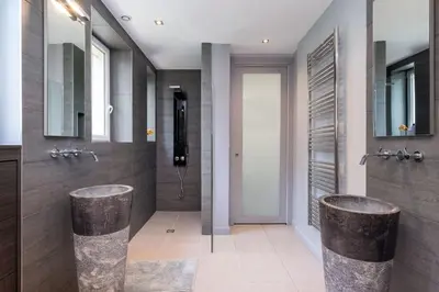Salle de bains dans l'établissement La clarté - wonderful refurbish home with garden and pool