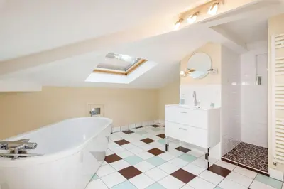 Salle de bains dans l'établissement La clarté - wonderful refurbish home with garden and pool