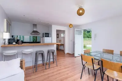 Cuisine ou kitchenette dans l'établissement La clarté - wonderful refurbish home with garden and pool