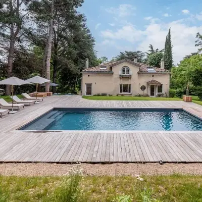 La clarté - wonderful refurbish home with garden and pool