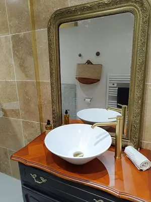 Salle de bains dans l'établissement La Nichée appartement 2 chambres