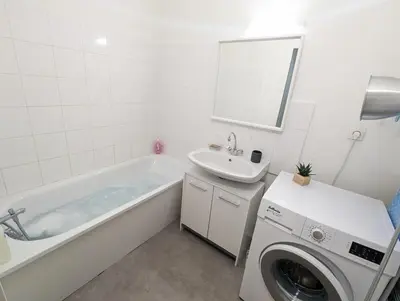 Salle de bains dans l'établissement Le Garnier - Lyon 7 avec Balcon & Parking Inclus