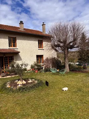 Jardin de l'établissement Studio proche de la cité médiévale Crémieu