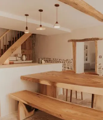 Cuisine ou kitchenette dans l'établissement Charmante maison en pierres, séjour à la ferme