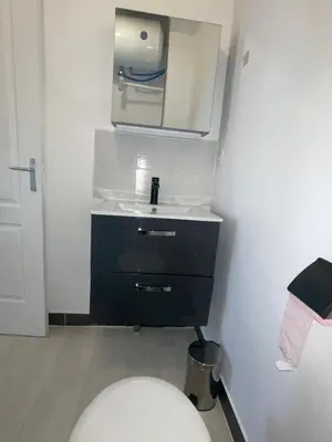 Salle de bains dans l'établissement Studio Hôtel Villeurbanne Centre